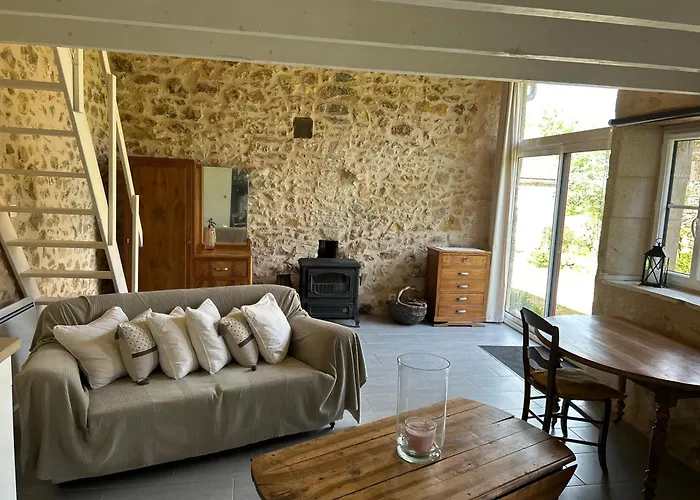 Au Coeur Du Jardin Homestay Souvigne (Deux-Sevres)