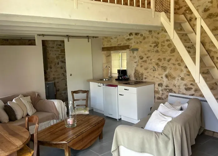 Au Coeur Du Jardin Homestay Souvigne (Deux-Sevres)