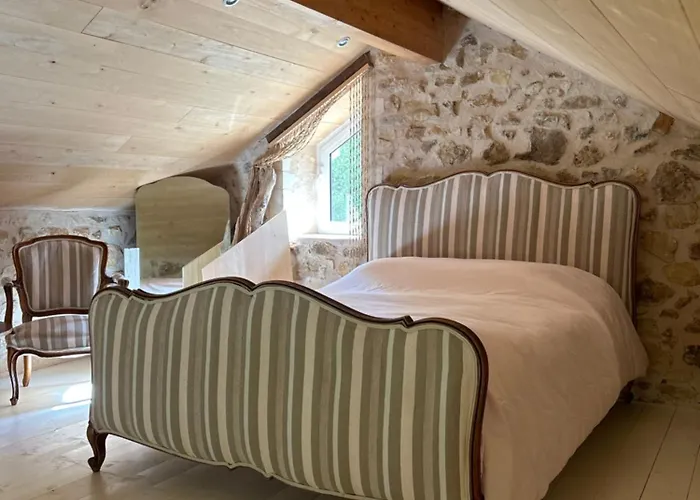 Homestay Au Coeur Du Jardin Souvigne (Deux-Sevres)